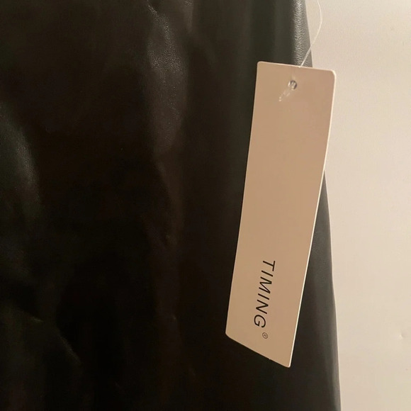 Timing Faux Leather Skirt - Picture 2 of 4